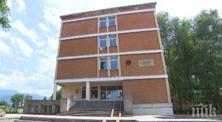 образователни инспектори полиция влязоха училище ботевград