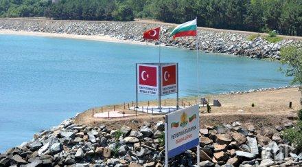 екшън нашенец преплува границата направи селфи турция закопчаха тикнаха център мигранти