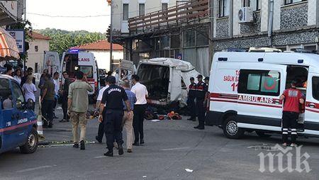 Много трупове след касапница в Одрин! Микробус, пълен с мигранти, се заби в стена при гонка с жандармерията