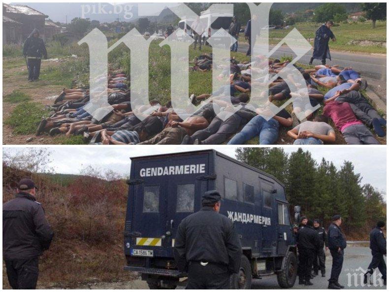 САМО В ПИК: Нов страшен екшън в Розино - полиция натръшка на земята над 60 цигани (УНИКАЛНА СНИМКА)