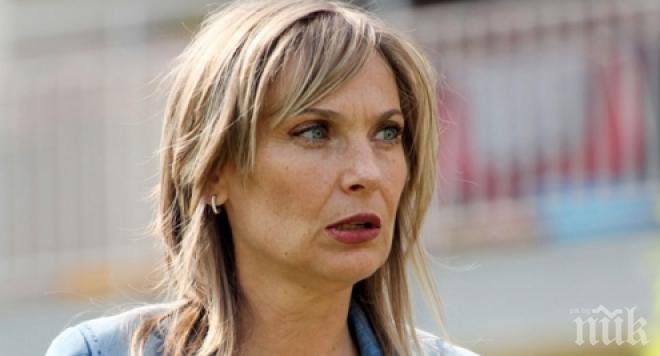 САМО В ПИК И РЕТРО: Ваня Цветкова след кончината на бившия си мъж Павел Дойчев: Прости ми! (СНИМКА)