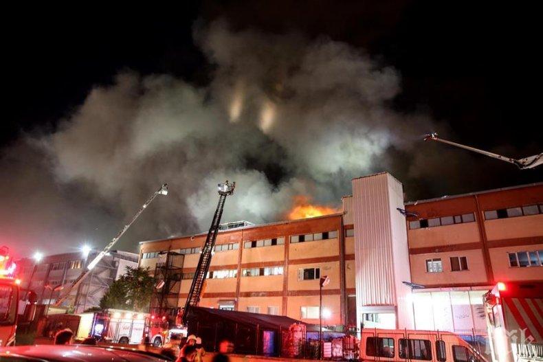 ОГНЕН АД В ИСТАНБУЛ: Четири жертви на пожар във фабрика 
