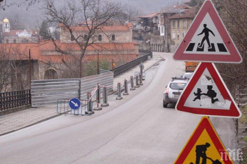 Започва укрепване на свлачището край манастира Великата лавра”