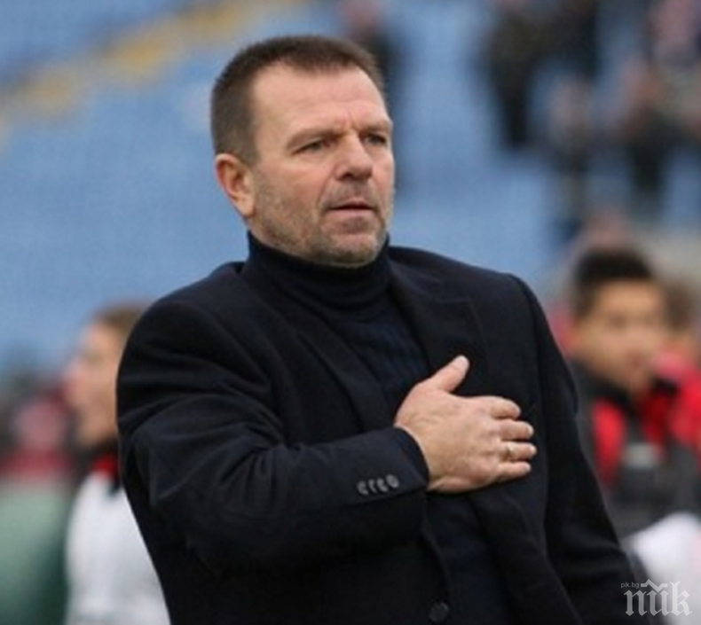 Треньорът на ЦСКА Стойчо Младенов изненада част от привържениците дарили