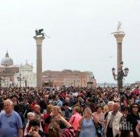 Канадка по бикини във Венеция отнесе 250 евро глоба