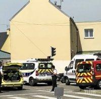 Мъж откри стрелба по хора в джамия във Франция - има ранени