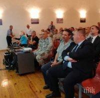 Каракачанов в база 