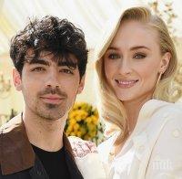 Джо Джонас и Софи Търнър с втора сватба във Франция (СНИМКИ)