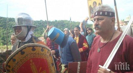 зрелищно варвари нападнаха превзеха царевец