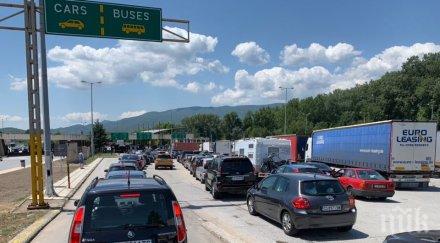 извънредно пик километрични задръствания кулата отпускари българия чакат часове влязат гърция снимки