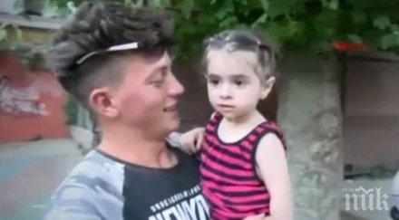 куриозно видео бежанец спаси бебе падащо втория етаж