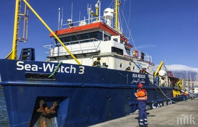 Италианската полиция задържа капитана на кораба с 40 бежанци на борда, акостирал в Лампедуза