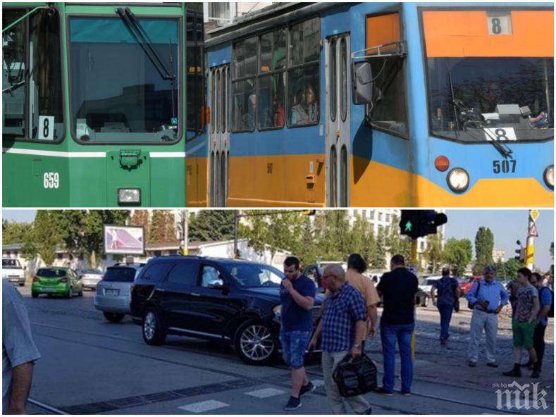 ПЪРВО В ПИК: Ад при Пирогов! Катастрофа блокира движението, 10 трамвая се наредиха на опашка (СНИМКА)