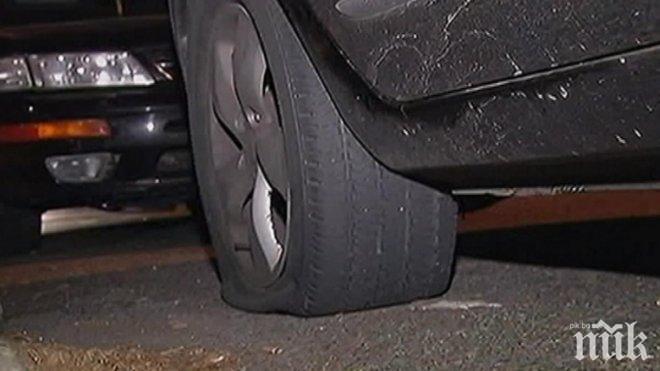 Злосторник наряза гумите на фирмени коли