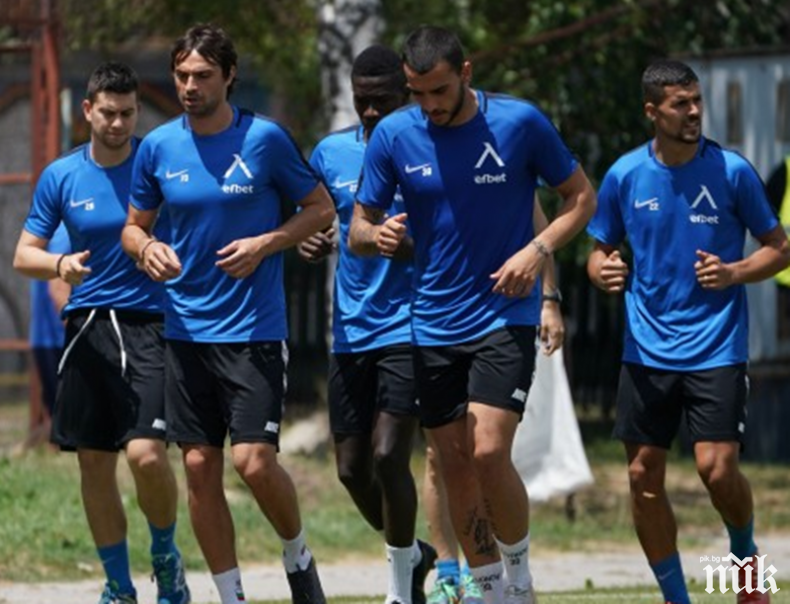 Ето какво се случва в лагера на сините