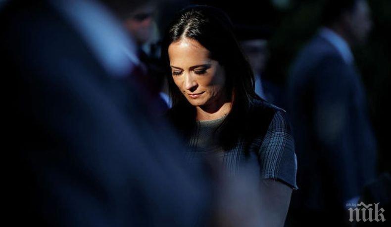 Рисковете на професията: Новият прессекретар на Белия дом пострада при борба между журналисти