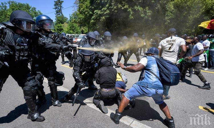 Камерунци вдигнаха бунт в Женева, разпръснаха ги с водни оръдия и шокови гранати