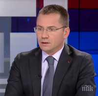 Евродепутатът Ангел Джамбазки скочи срещу спирките-билбордове: Нарушава се законът