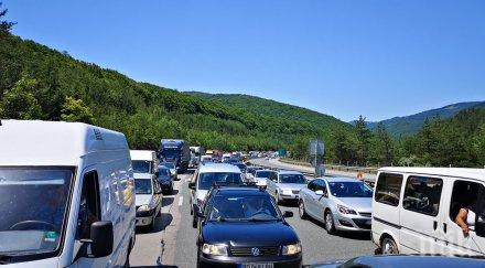 последните минути пълен блокаж магистрала хемус опашките километрични снимки