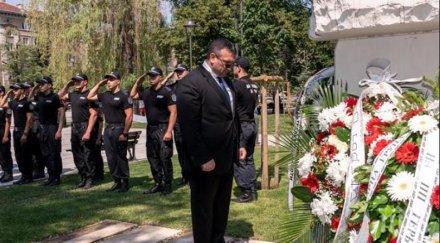 министър маринов главният секретар поднесоха венци загинали полицаи снимки