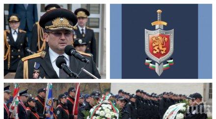 ИЗВЪНРЕДНО В ПИК TV: Младен Маринов повежда полицията на празника й пред паметника на незнайния воин (ОБНОВЕНА/СНИМКИ)