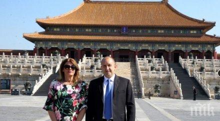 десислава радева цъфна флорална рокля забранения град снимки