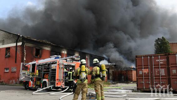 Голям пожар вилнее в търговски център в Берлин