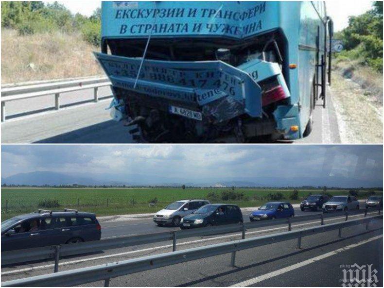 КОШМАРЕН ИНЦИДЕНТ: Автобус с 57 деца катастрофира на магистрала Тракия