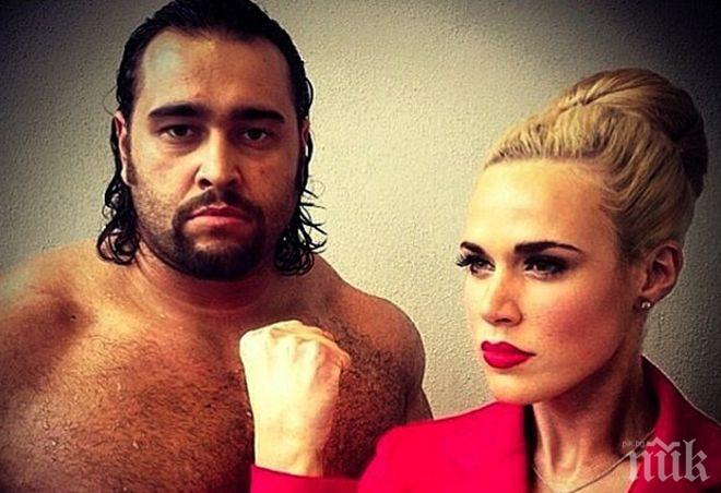 Жената на кечиста Русев остана само по... знаме (ГОРЕЩА СНИМКА)