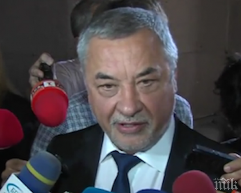 ЕДНО КЪМ ЕДНО: Валери Симеонов с остра позиция - кучетата само с намордници навън!