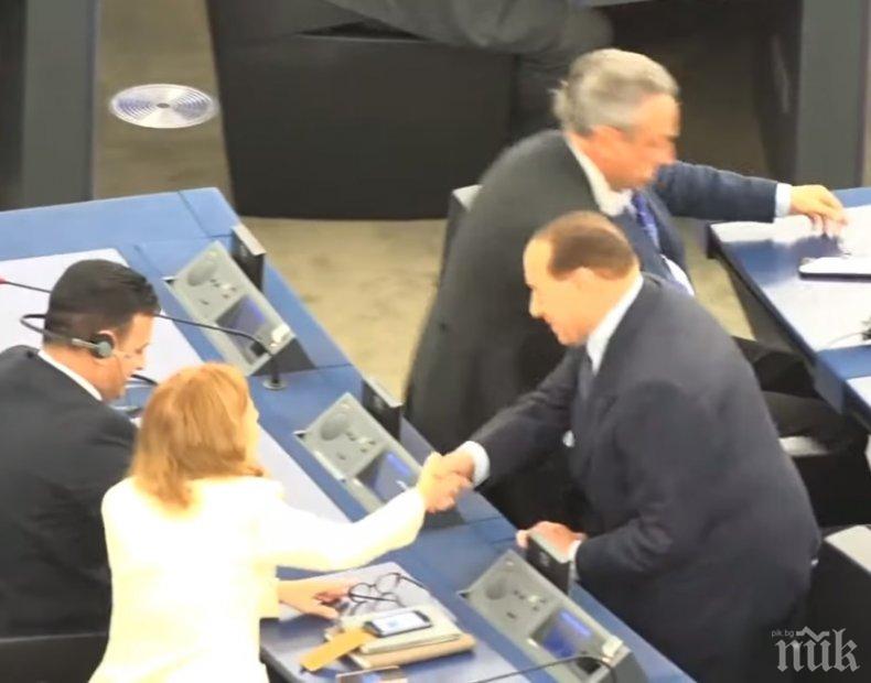 Берлускони - новата звезда в ЕП. Евродепутати го засипаха с молби за селфита (ВИДЕО)
