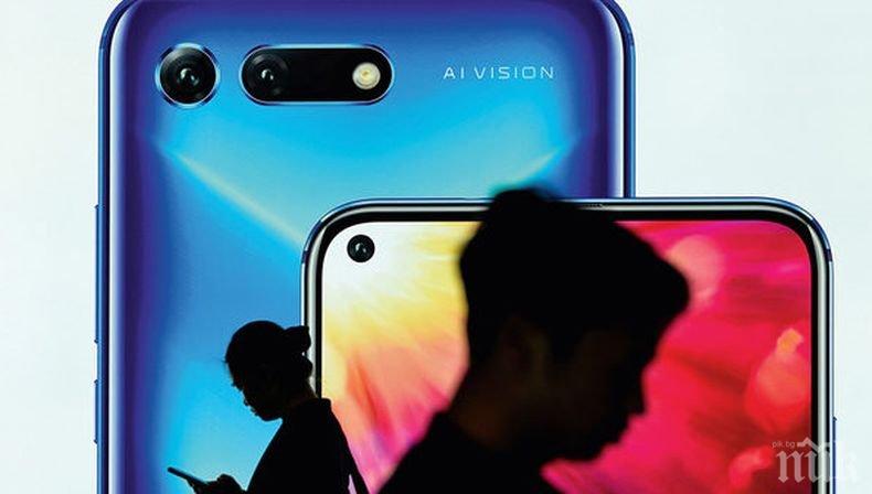 Kитaйcĸитe влacти инcтaлиpaт шпиoнcĸи coфтyep в cмapтфoнитe нa тypиcтитe