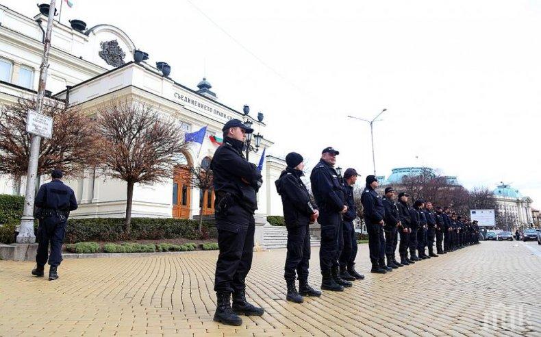 Полицаи и надзиратели излизат на протест на 5 юли - искат повече пари за нощен труд