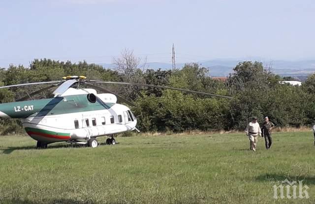 Каракачанов кацна с хеликоптер на полигона в Црънча
