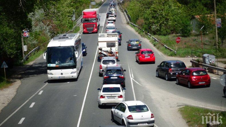 Предлагат между 25 и 36 ст. на километър тол такса за камионите