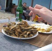 По морето: Бира с цаца - 10 лева, кафето - 