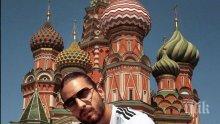 СЛАДКА ПРОФЕСИЯ: Стилист избира чорапите на леприкони на Малума (СНИМКА)