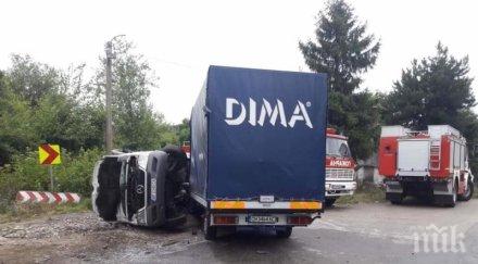 последните минути тежка катастрофа видин монтана пожарникари вадят ранени хора снимки