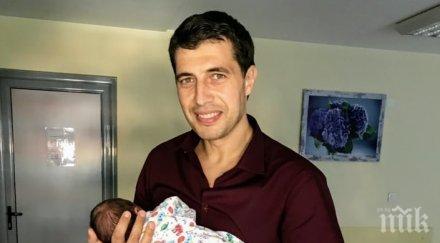 честито човека кадър второ дете футболни легенди честитят божинов пак култов