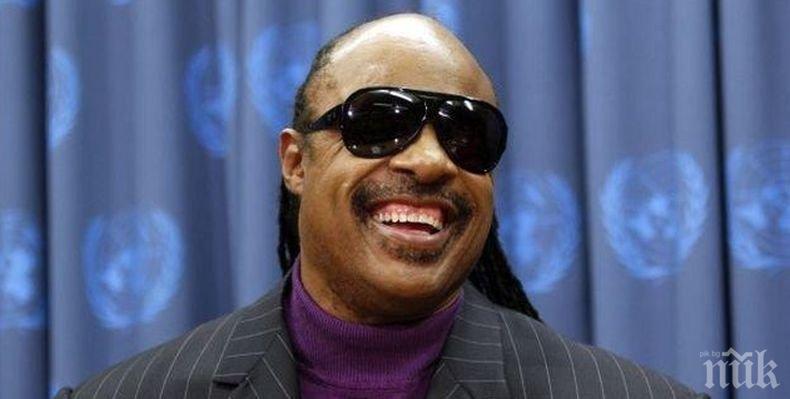 Стиви Уондър ще се подложи на бъбречна трансплантация на есен