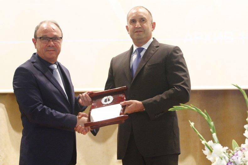 ПЪРВО В ПИК: БАН с престижната награда „Проф. Марко Семов” – Румен Радев връчи високото отличие (ГАЛЕРИЯ)