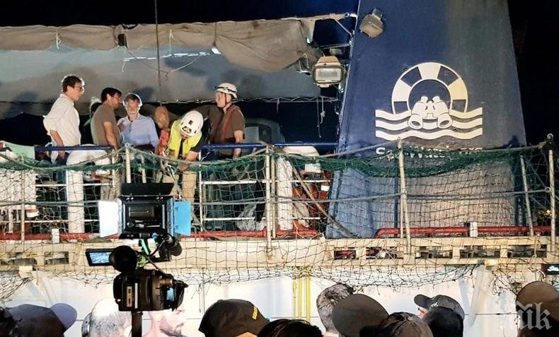 Кораб на германска хуманитарна организация с 65 мигранти плава към остров Лампедуза
