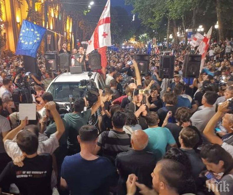 Сблъсъци между участници в два протеста в центъра на Тбилиси