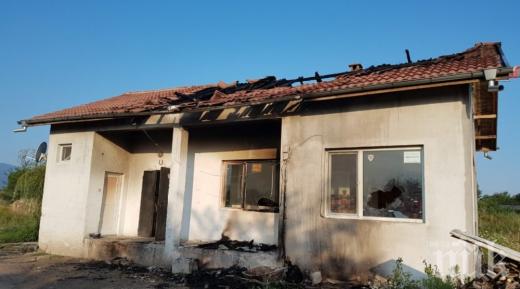 СТРАШЕН ЕКШЪН В КАТУНИЦА: Пребиха семейство в заведение, после им надупчиха колата и им подпалиха ракиджийницата (СНИМКИ)