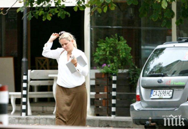 САМО В ПИК И РЕТРО: Обраха Лора Крумова 