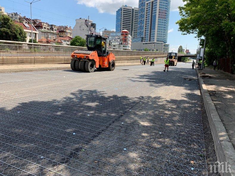 В КАДЪР: Фандъкова показа как върви ремонтът на бул. България (СНИМКИ)
