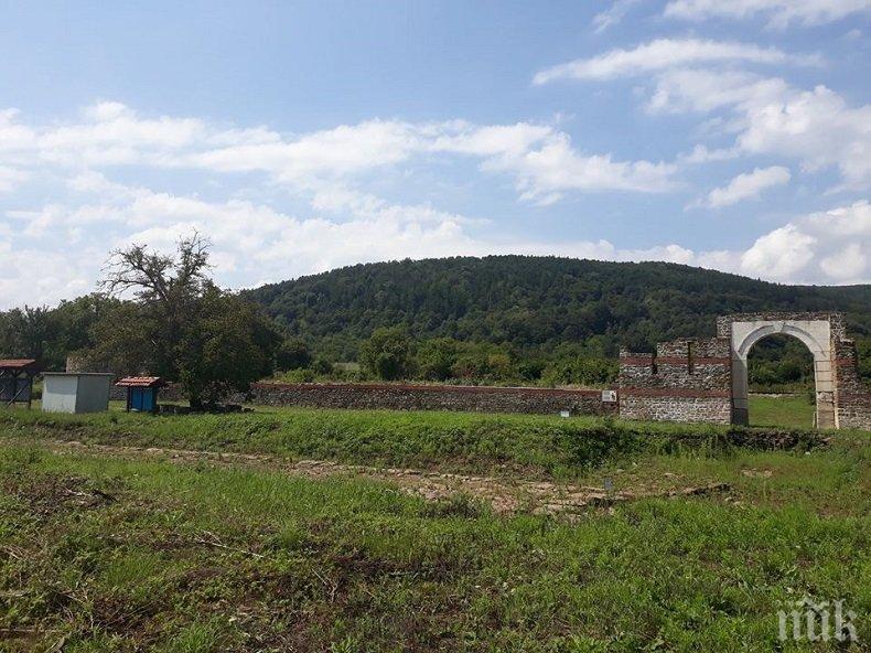 Търсят ценни находки в крепостта Состра край Троян