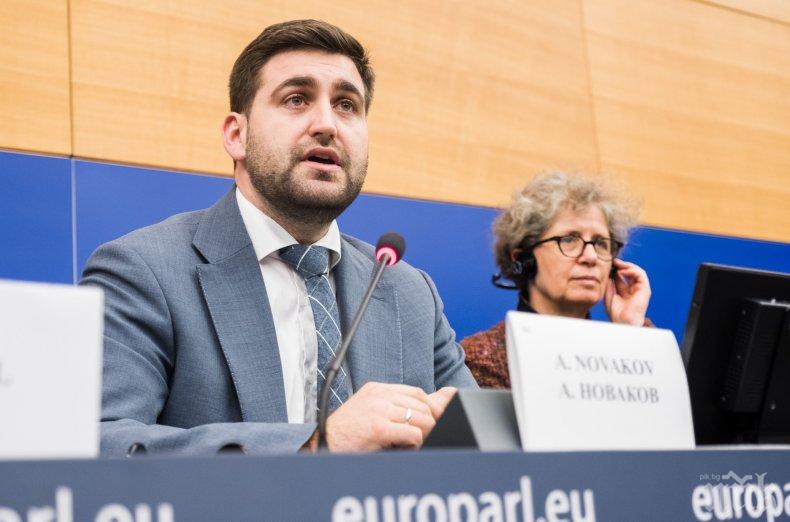 Евродепутатът Андрей Новаков спечели пари от ЕК за борба с фалшивите новини