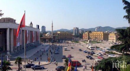 двама ранени инцидент автомобил руското посолство албания