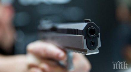 задържаха мъж бутафорен пистолет плевенски магазин